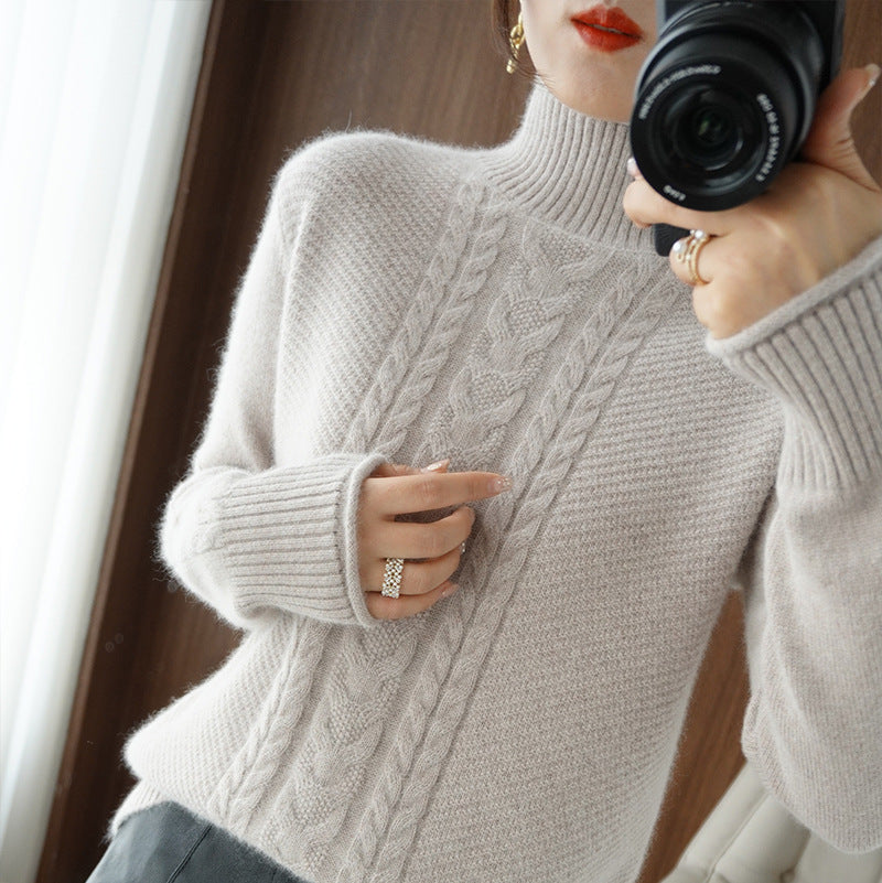 Pull femme à col semi-montant avec maille torsadée et design épaissi